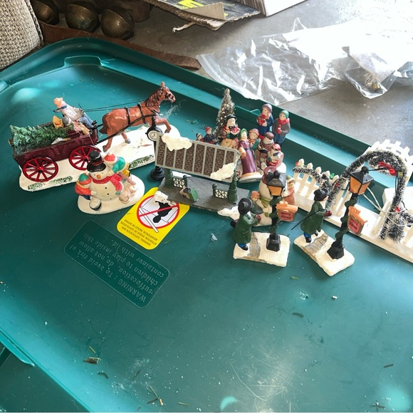 Lemax Holiday Village horse, and carriage choir and